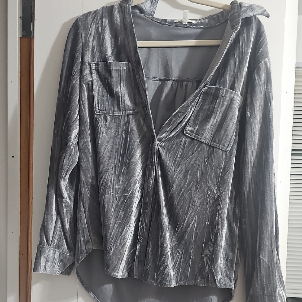 Maurices Gray Relaxed Pleated Long Sleeve Shirt